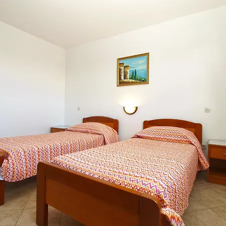 Marija 841 Daire Pula